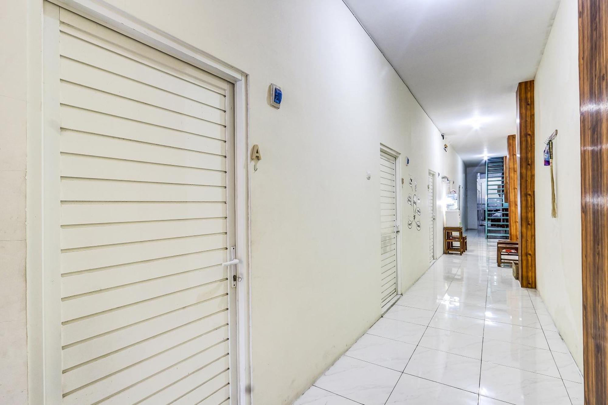 Spot On 90780 Gang Tengah Homestay Syariah Σεμαράνγκ Εξωτερικό φωτογραφία