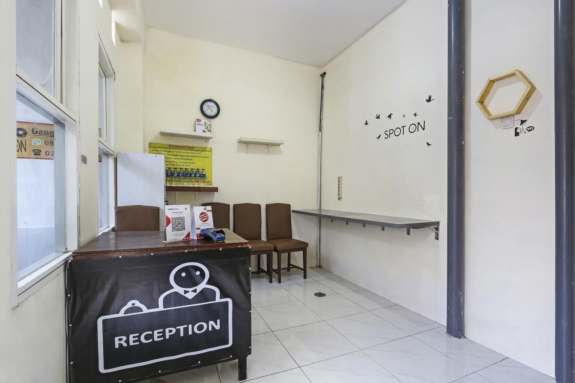 Spot On 90780 Gang Tengah Homestay Syariah Σεμαράνγκ Εξωτερικό φωτογραφία