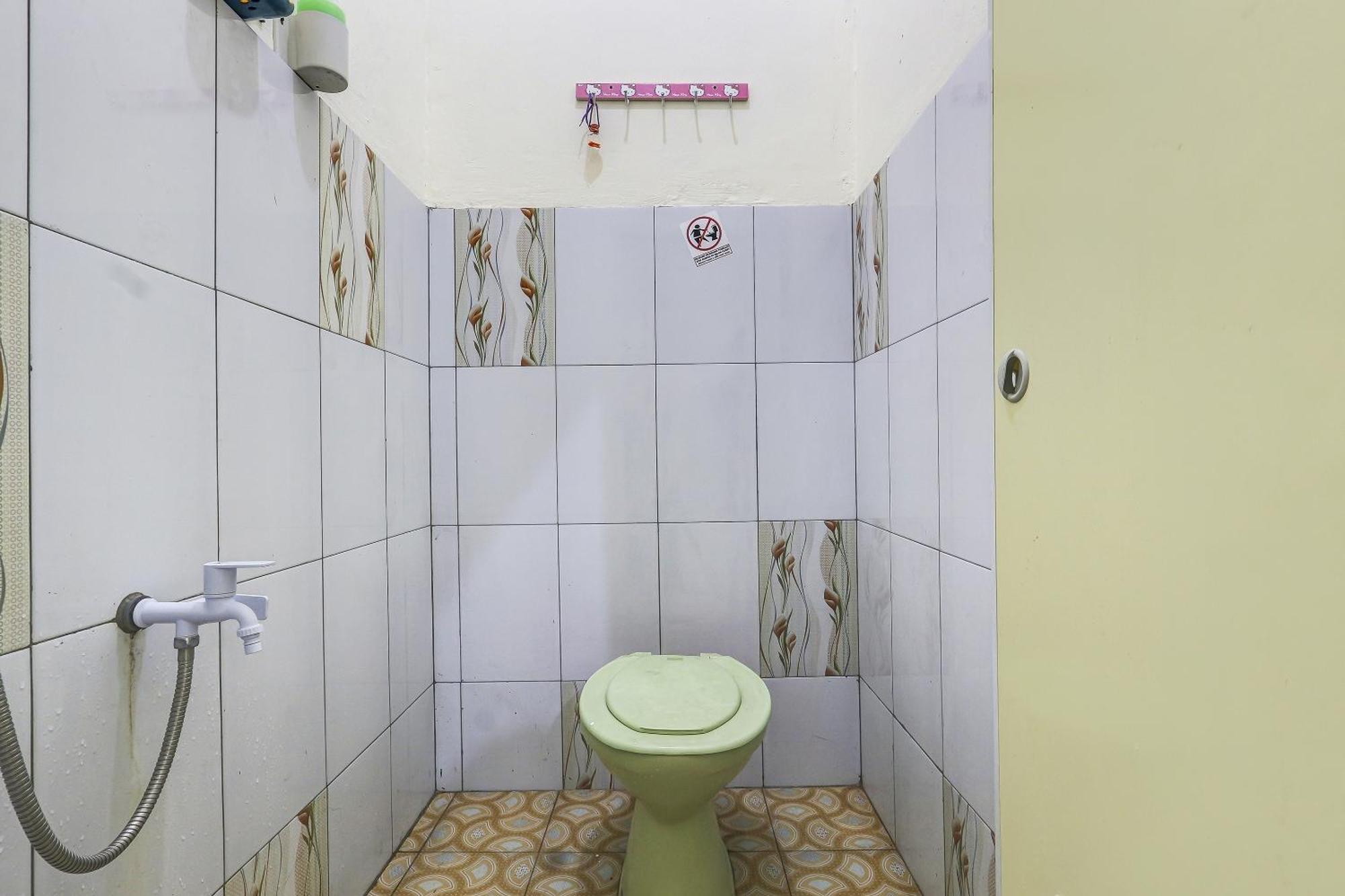 Spot On 90780 Gang Tengah Homestay Syariah Σεμαράνγκ Εξωτερικό φωτογραφία