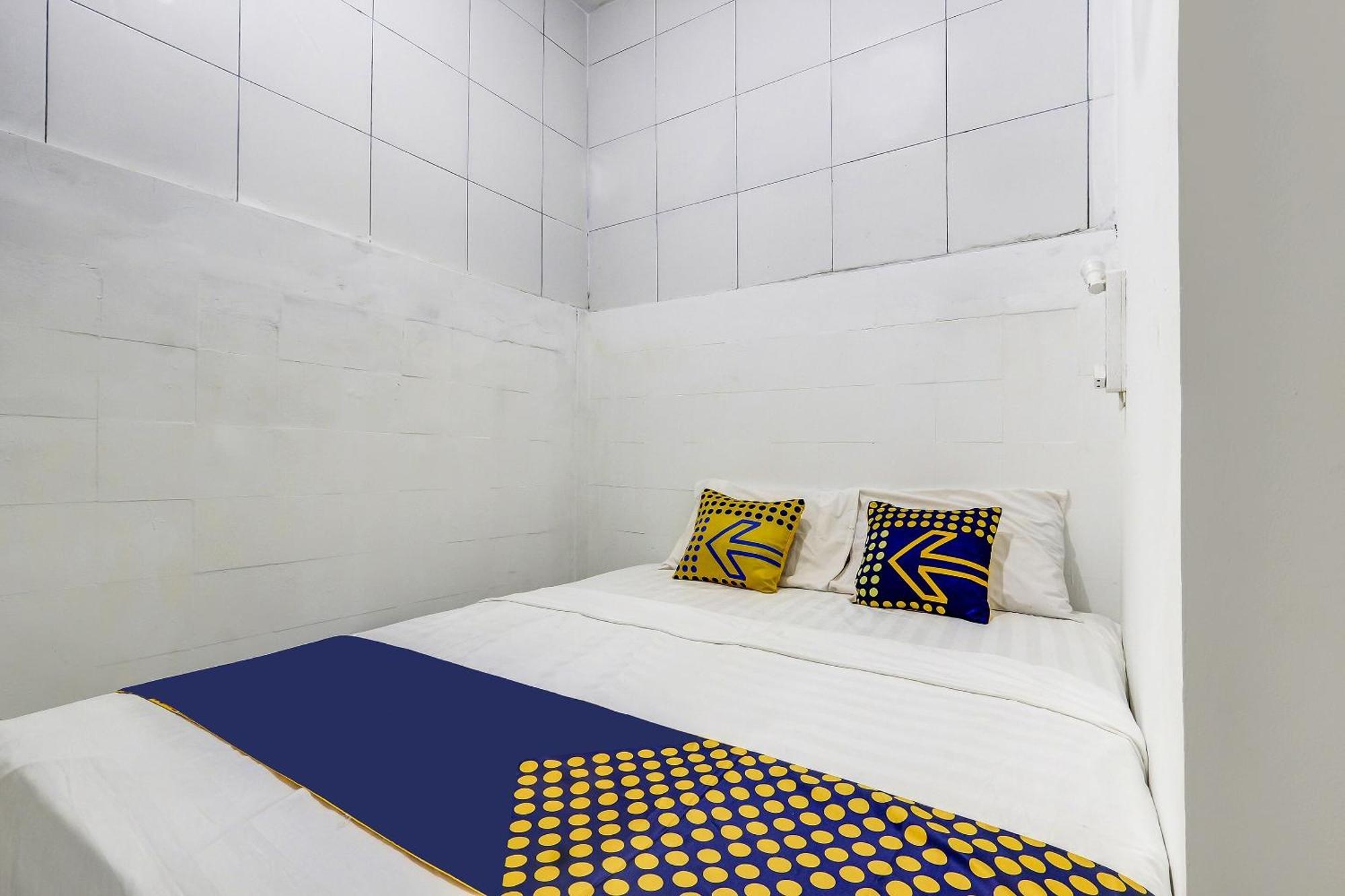 Spot On 90780 Gang Tengah Homestay Syariah Σεμαράνγκ Εξωτερικό φωτογραφία